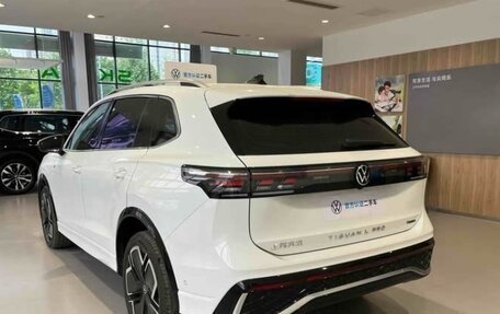 Volkswagen Tiguan, 2025 год, 4 250 000 рублей, 7 фотография