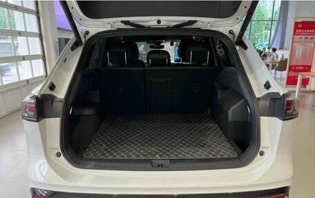 Volkswagen Tiguan, 2025 год, 4 250 000 рублей, 16 фотография