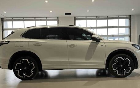 Volkswagen Tiguan, 2025 год, 4 250 000 рублей, 4 фотография