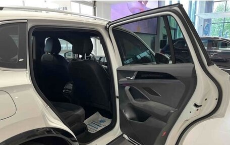 Volkswagen Tiguan, 2025 год, 4 250 000 рублей, 11 фотография