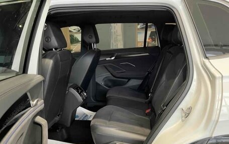 Volkswagen Tiguan, 2025 год, 4 250 000 рублей, 15 фотография