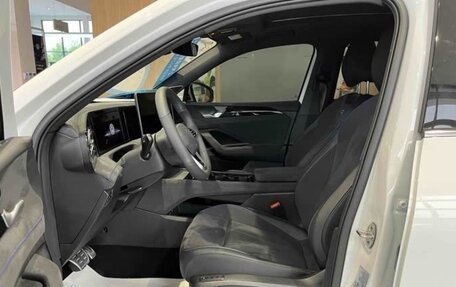 Volkswagen Tiguan, 2025 год, 4 250 000 рублей, 14 фотография