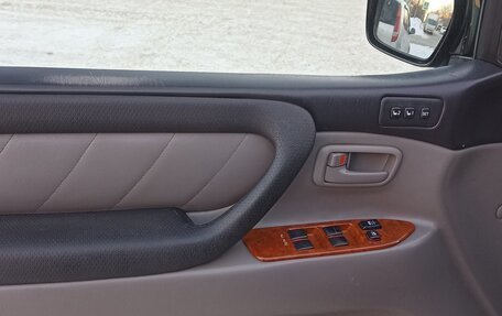 Toyota Land Cruiser 100 рестайлинг 2, 2004 год, 1 850 000 рублей, 7 фотография