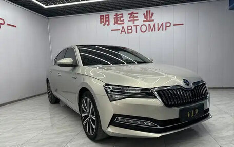 Skoda Superb III рестайлинг, 2021 год, 2 200 000 рублей, 3 фотография