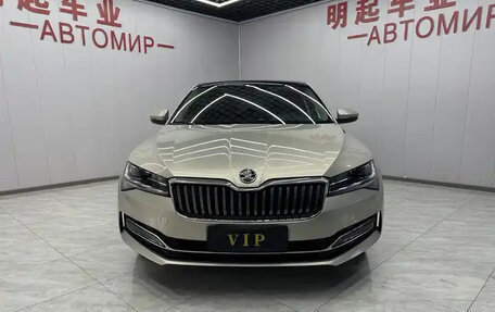 Skoda Superb III рестайлинг, 2021 год, 2 200 000 рублей, 2 фотография
