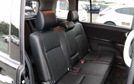 Toyota ISis I, 2017 год, 2 150 000 рублей, 7 фотография