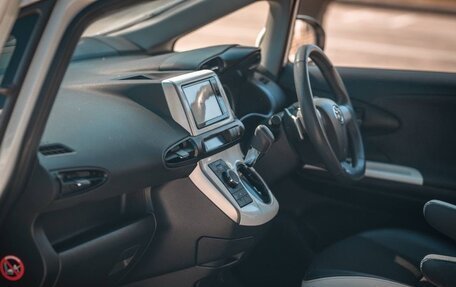 Toyota Wish II, 2016 год, 1 200 000 рублей, 8 фотография