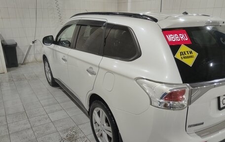 Mitsubishi Outlander III рестайлинг 3, 2013 год, 1 680 000 рублей, 7 фотография