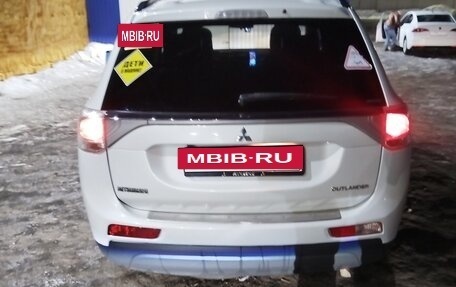 Mitsubishi Outlander III рестайлинг 3, 2013 год, 1 680 000 рублей, 5 фотография