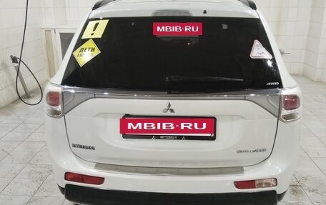 Mitsubishi Outlander III рестайлинг 3, 2013 год, 1 680 000 рублей, 6 фотография