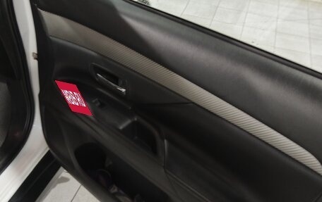 Mitsubishi Outlander III рестайлинг 3, 2013 год, 1 680 000 рублей, 13 фотография