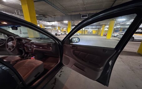 Dodge Stratus II, 2001 год, 331 331 рублей, 21 фотография