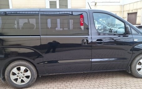 Hyundai H-1 II рестайлинг, 2010 год, 1 450 000 рублей, 4 фотография