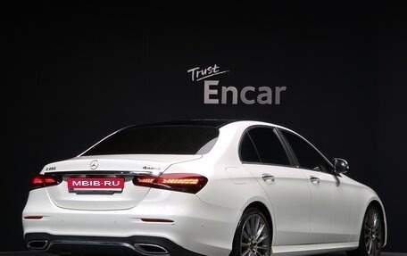 Mercedes-Benz E-Класс, 2022 год, 3 950 100 рублей, 2 фотография