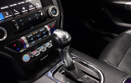 Ford Mustang VI рестайлинг, 2017 год, 2 600 000 рублей, 19 фотография