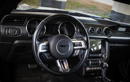 Ford Mustang VI рестайлинг, 2017 год, 2 600 000 рублей, 30 фотография