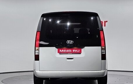 Hyundai Staria, 2021 год, 2 840 100 рублей, 4 фотография
