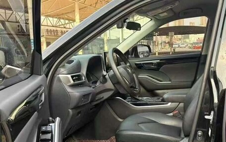 Toyota Highlander, 2024 год, 4 098 000 рублей, 7 фотография