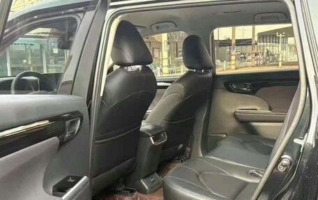 Toyota Highlander, 2024 год, 4 098 000 рублей, 9 фотография
