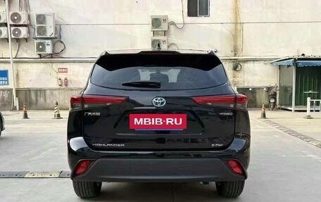Toyota Highlander, 2024 год, 4 098 000 рублей, 5 фотография