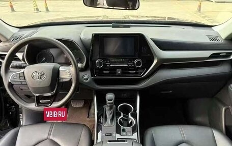 Toyota Highlander, 2024 год, 4 098 000 рублей, 8 фотография