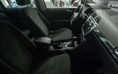 Volkswagen Tiguan II, 2018 год, 2 698 000 рублей, 18 фотография