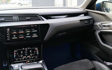 Audi e-tron I, 2019 год, 4 990 000 рублей, 24 фотография
