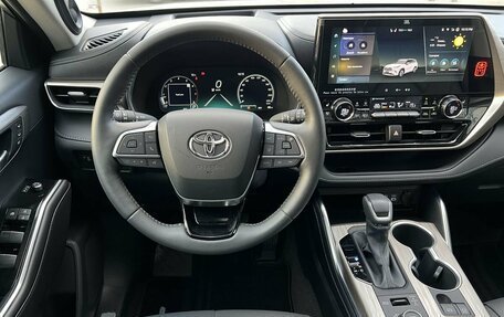 Toyota Highlander, 2024 год, 5 990 000 рублей, 9 фотография