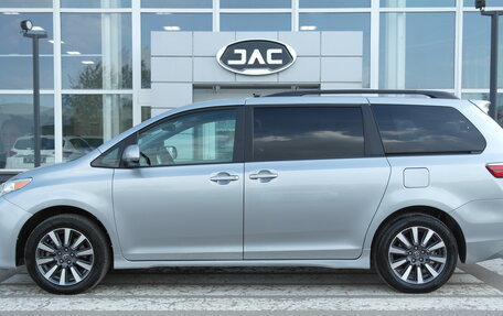 Toyota Sienna III, 2018 год, 2 999 000 рублей, 3 фотография