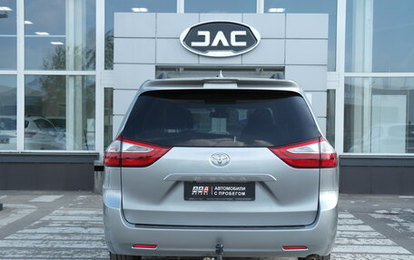 Toyota Sienna III, 2018 год, 2 999 000 рублей, 5 фотография