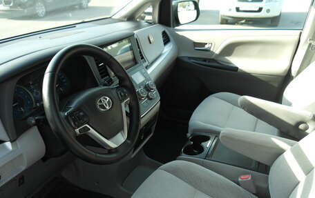 Toyota Sienna III, 2018 год, 2 999 000 рублей, 7 фотография