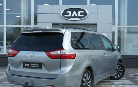 Toyota Sienna III, 2018 год, 2 999 000 рублей, 4 фотография