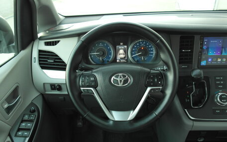 Toyota Sienna III, 2018 год, 2 999 000 рублей, 12 фотография