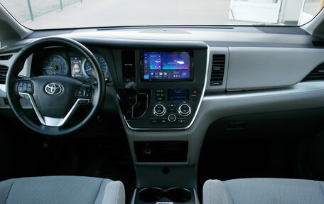 Toyota Sienna III, 2018 год, 2 999 000 рублей, 11 фотография