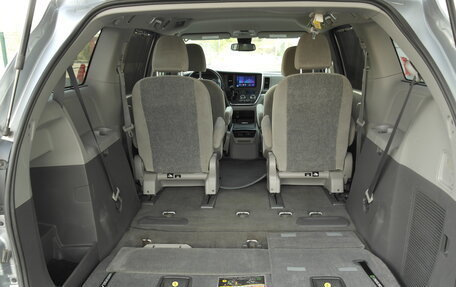 Toyota Sienna III, 2018 год, 2 999 000 рублей, 26 фотография