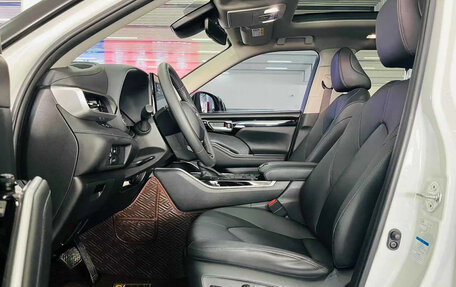 Toyota Highlander, 2022 год, 3 758 000 рублей, 8 фотография