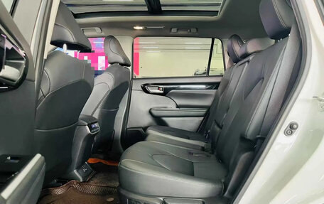 Toyota Highlander, 2022 год, 3 758 000 рублей, 9 фотография