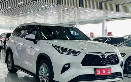 Toyota Highlander, 2022 год, 3 758 000 рублей, 3 фотография