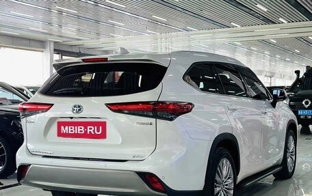 Toyota Highlander, 2022 год, 3 758 000 рублей, 4 фотография
