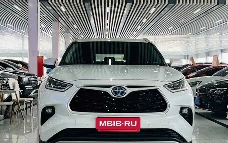 Toyota Highlander, 2022 год, 3 758 000 рублей, 2 фотография