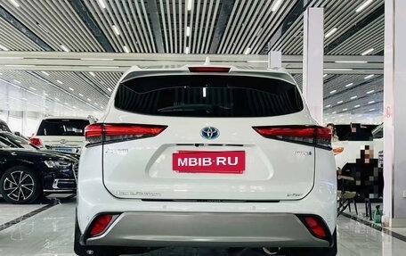 Toyota Highlander, 2022 год, 3 758 000 рублей, 5 фотография