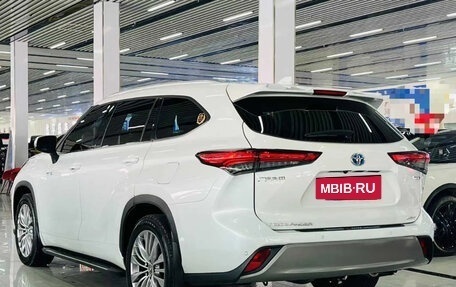 Toyota Highlander, 2022 год, 3 758 000 рублей, 6 фотография