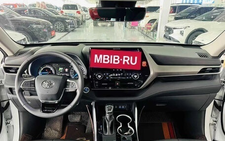 Toyota Highlander, 2022 год, 3 758 000 рублей, 7 фотография