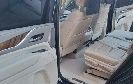 Cadillac Escalade V, 2021 год, 14 000 000 рублей, 10 фотография
