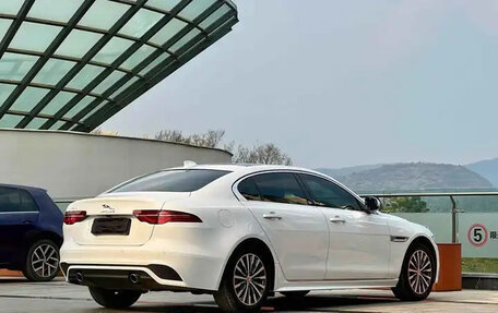 Jaguar XE I рестайлинг, 2021 год, 2 500 000 рублей, 4 фотография