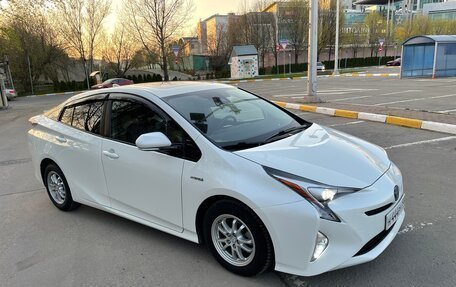 Toyota Prius IV XW50, 2016 год, 2 180 000 рублей, 3 фотография
