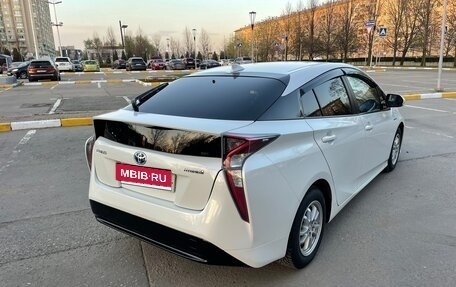 Toyota Prius IV XW50, 2016 год, 2 180 000 рублей, 2 фотография