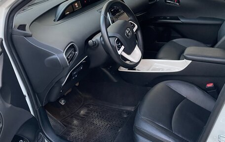 Toyota Prius IV XW50, 2016 год, 2 180 000 рублей, 14 фотография