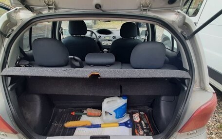 Toyota Yaris I рестайлинг, 2003 год, 450 000 рублей, 8 фотография