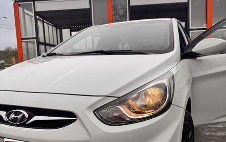 Hyundai Solaris II рестайлинг, 2012 год, 850 000 рублей, 1 фотография